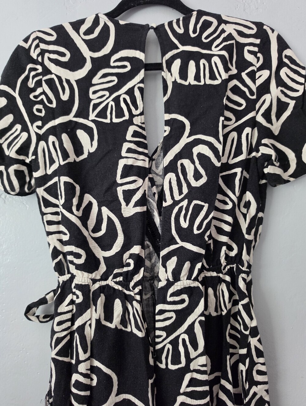 Farm Rio Anthropologie Kiki Surplice Black & White Leaf Print V-Neck Romper XS - Picture 6 of 11